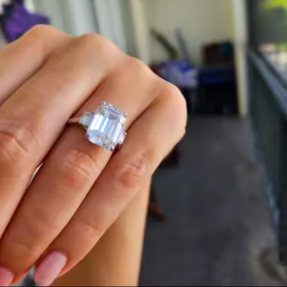 ❥ ₓ。𐐒 10ct Emerald Cut CZ 925 Ring - Picture 2 of 2